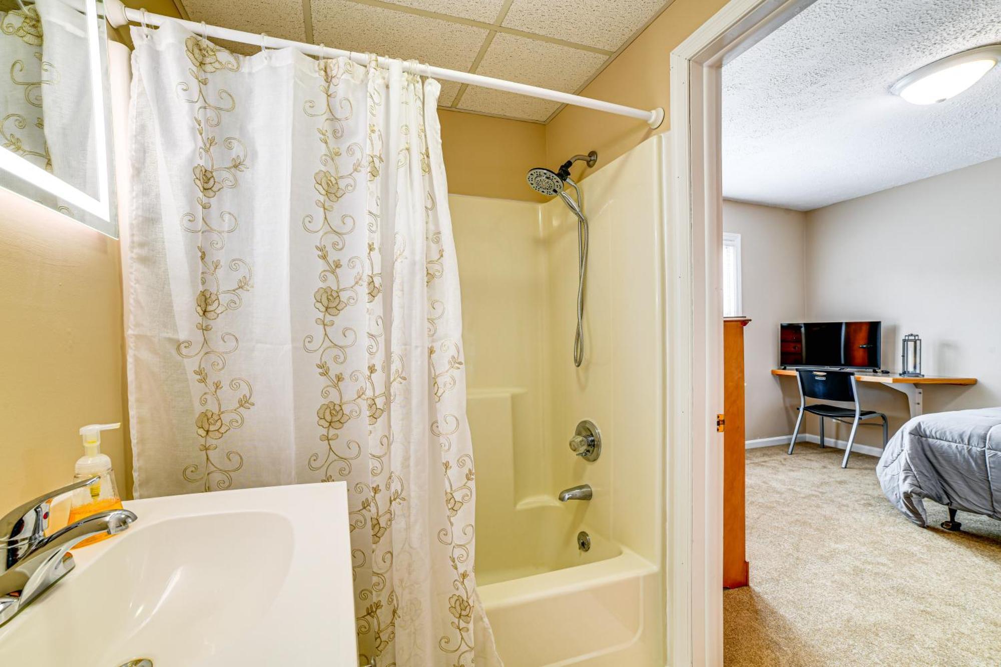 Less Than 2 Mi To Suny Cortland Unit With Private Parking Exterior photo