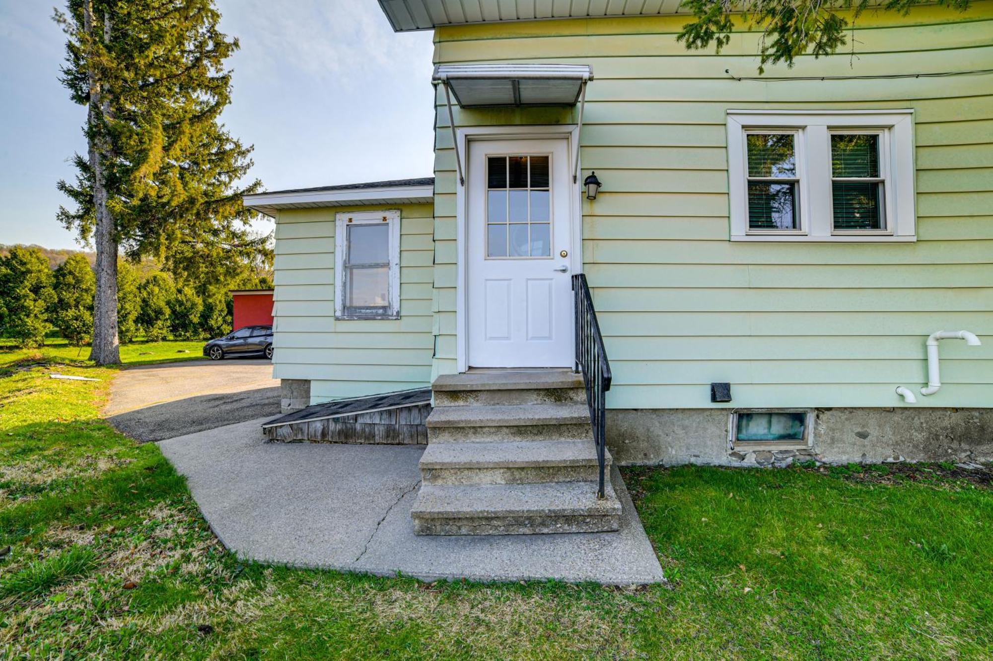 Less Than 2 Mi To Suny Cortland Unit With Private Parking Exterior photo